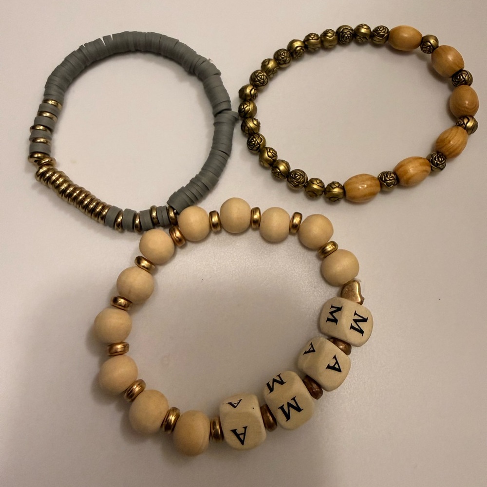 Beaded Bracelet Set with 'MAMA' Lettering - Picture 4 of 4